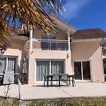 Semesterbostad Maison Familiale Avec Piscine Aix-les-Bains