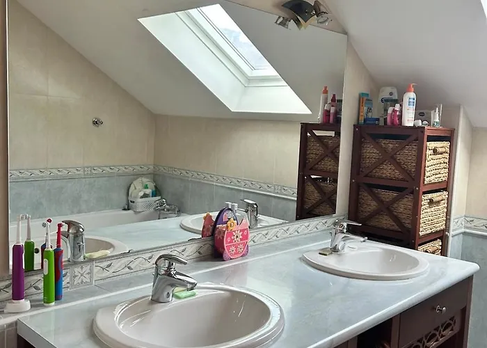 Maison Familiale Avec Piscine *