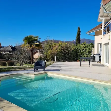 Hébergement de vacances Maison Familiale Avec Piscine *